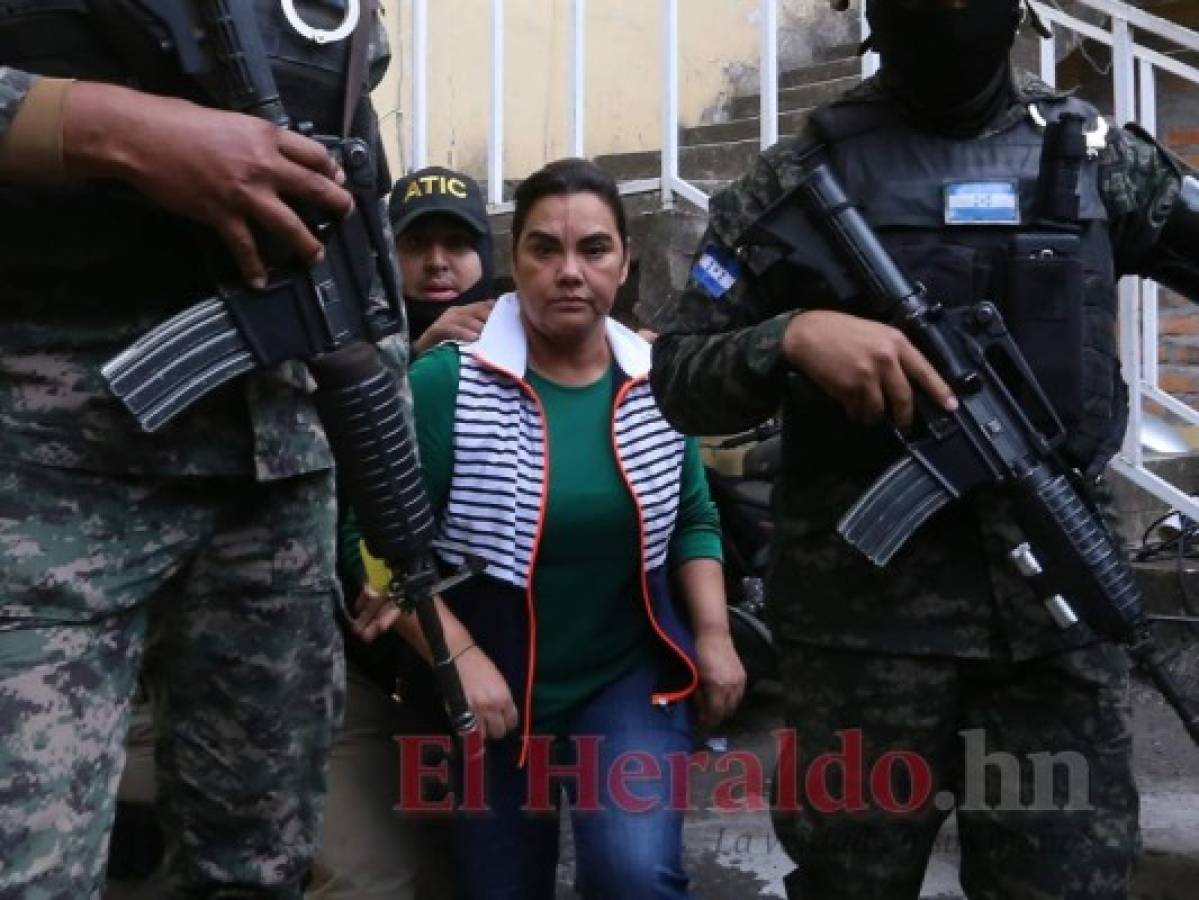 ¿La primera dama de Honduras es una funcionaria pública?
