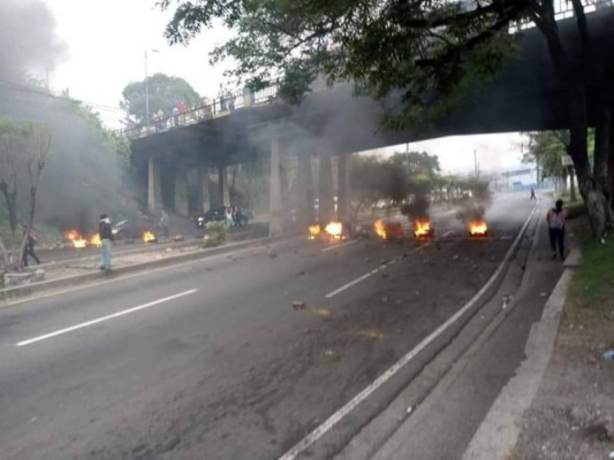 Honduras: Encapuchados protagonizaron zafarrancho y caos en la capital