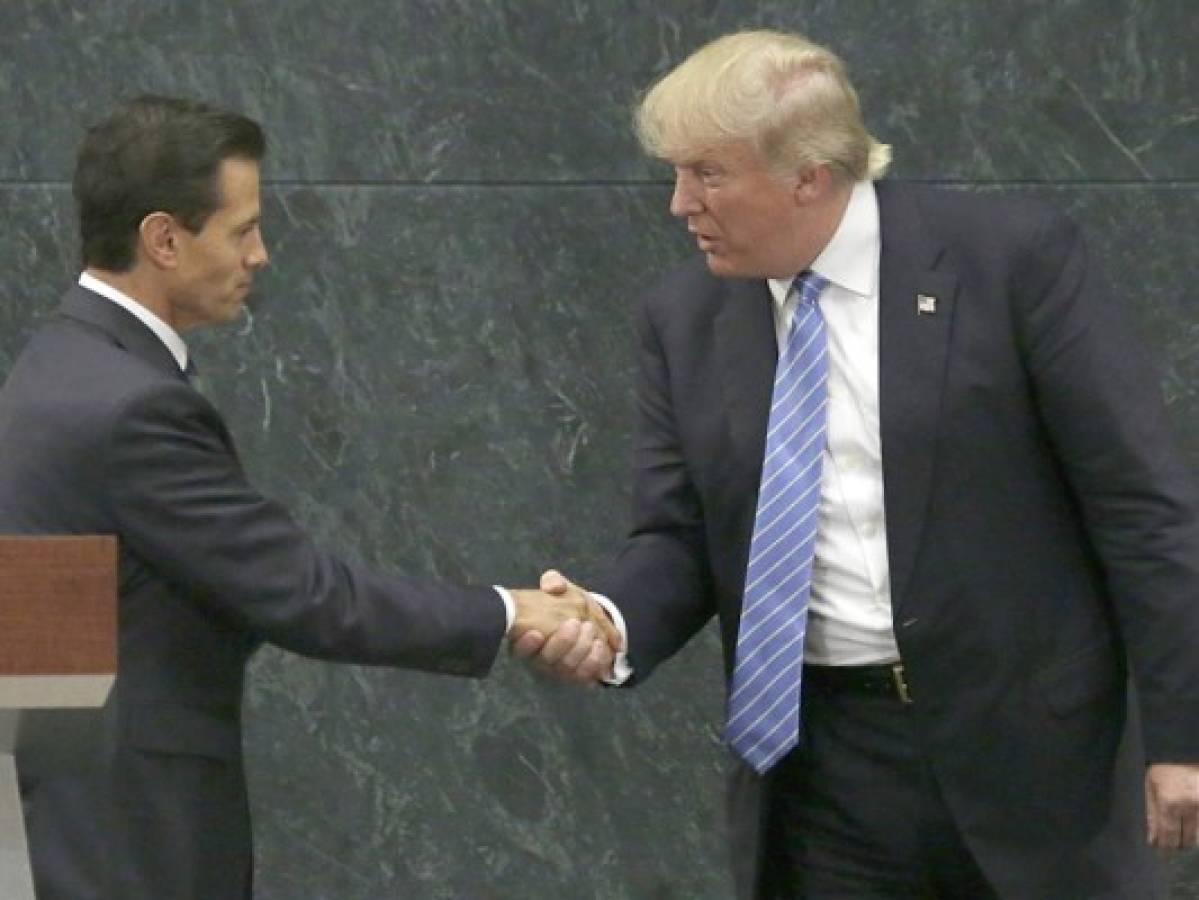 Donald Trump y Peña Nieto hablan por teléfono una hora