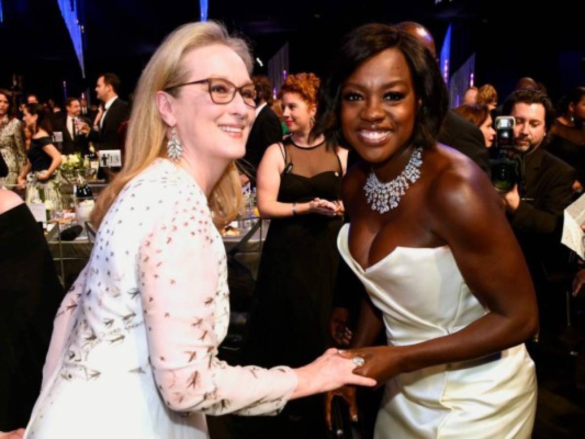 Meryl Streep, left, and Viola Davis attend the 23rd annual Screen Actors Guild Awards at the Shrine Auditorium & Expo Hall on Sunday, Jan. 29, 2017, in Los Angeles. (Photo by Chris Pizzello/Invision/AP)