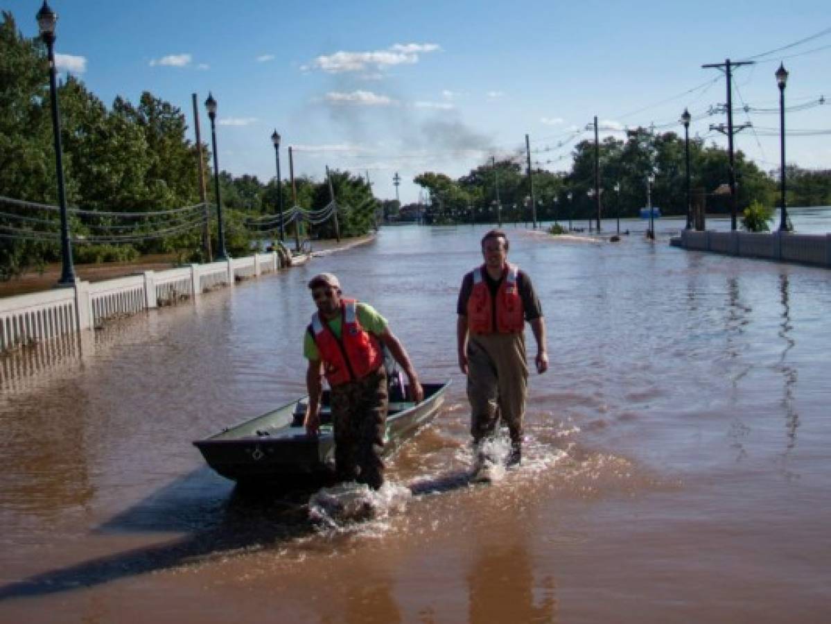 Ardua tarea de limpieza en noreste de EEUU tras paso de Ida  