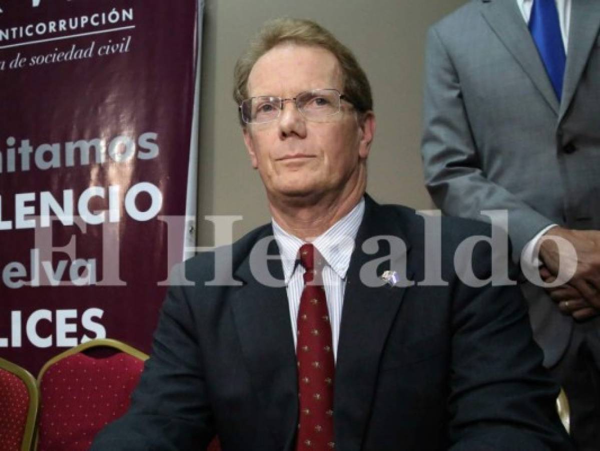 Embajador Nealon: 'Este es el momento para trabajar en depurar la Policía'