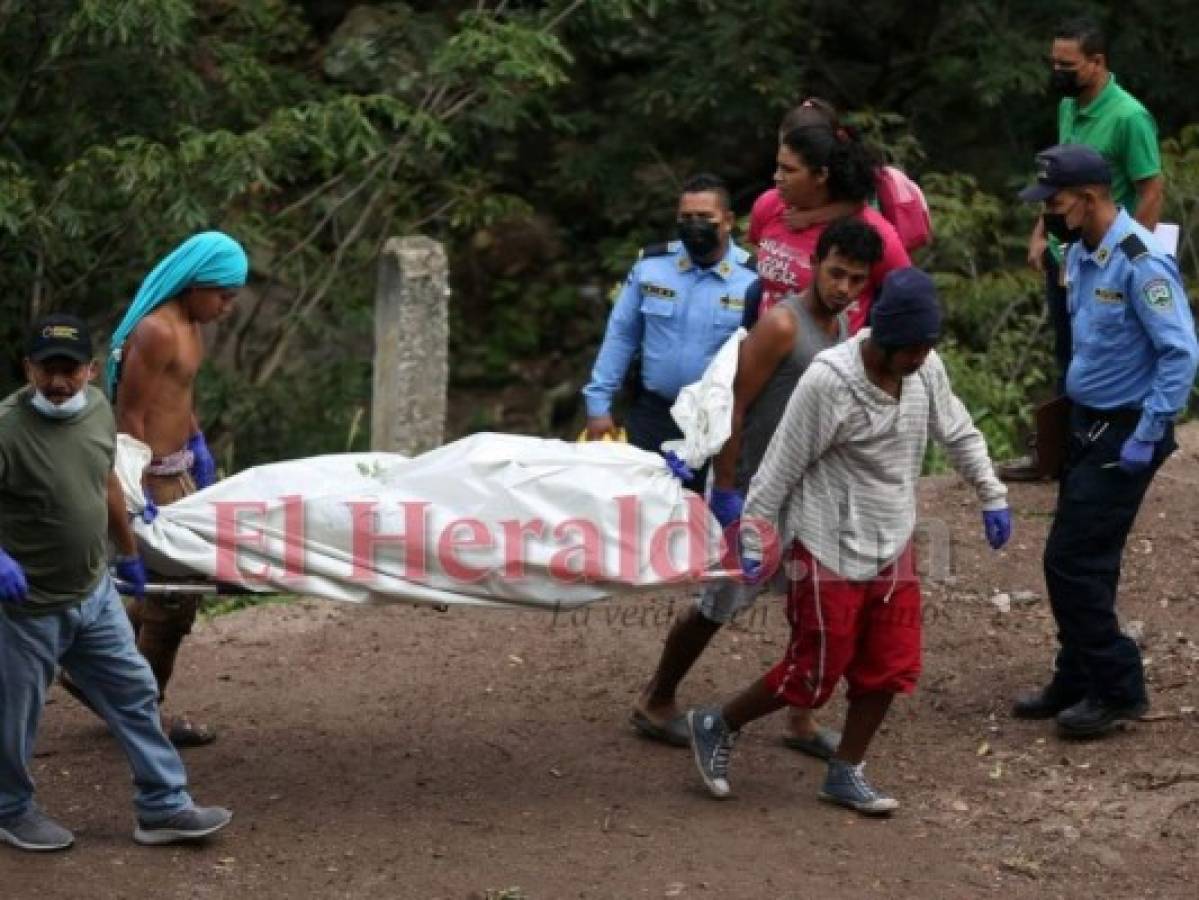 Se desconoce la identidad del fallecido, pues los golpes también dificultaron el reconocimiento por parte de los pobladores de la colonia Villa Nueva. Foto: Emilio Flores/ EL HERALDO