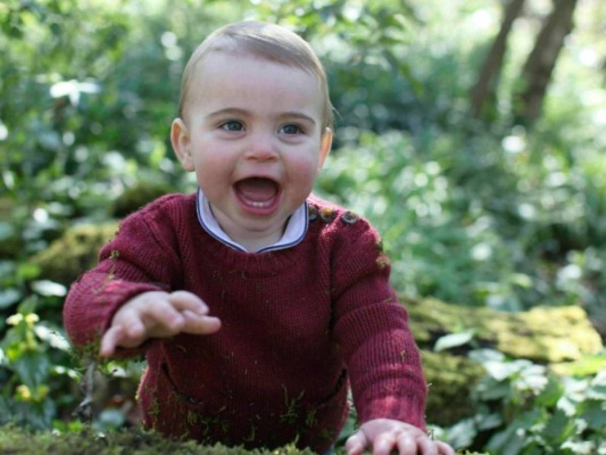 La familia real celebra primer año del príncipe Luis con tierna fotografía  