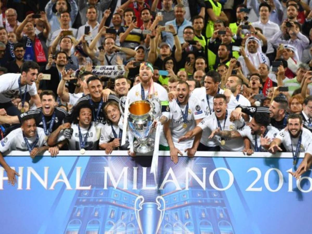 FOTOS: Jugadores del Real Madrid con la copa