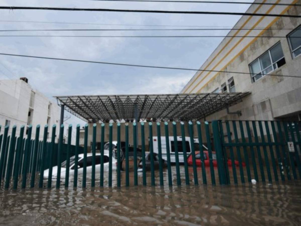 Al menos 17 pacientes fallecidos en hospital de México inundado por lluvias