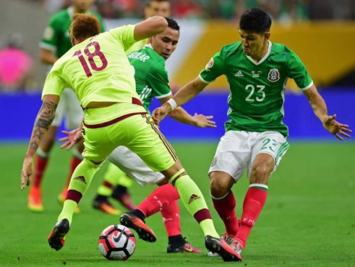 México empató 1-1 ante Venezuela y se queda con el liderato