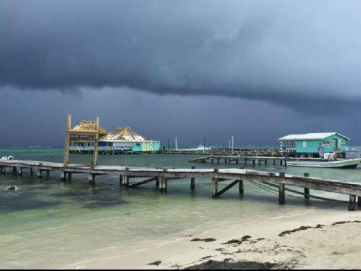 Huracán Earl perdió fuerza al entrar a Belice