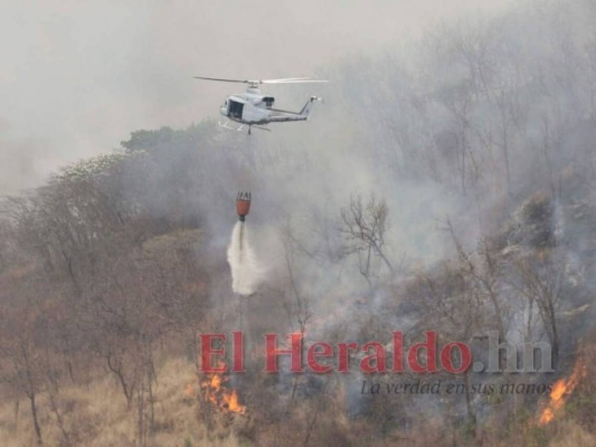 Ni 68 descargas de agua logran sofocar fuego en La Tigra