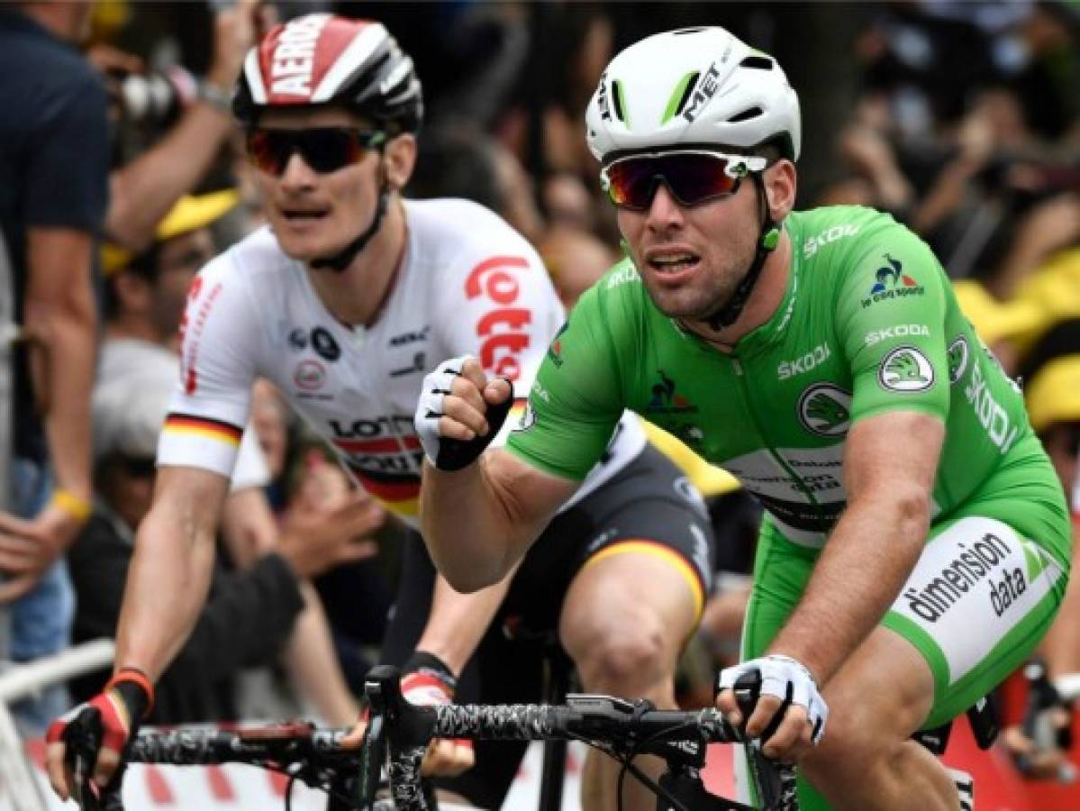 Cavendish gana la tercera etapa, Sagan sigue líder