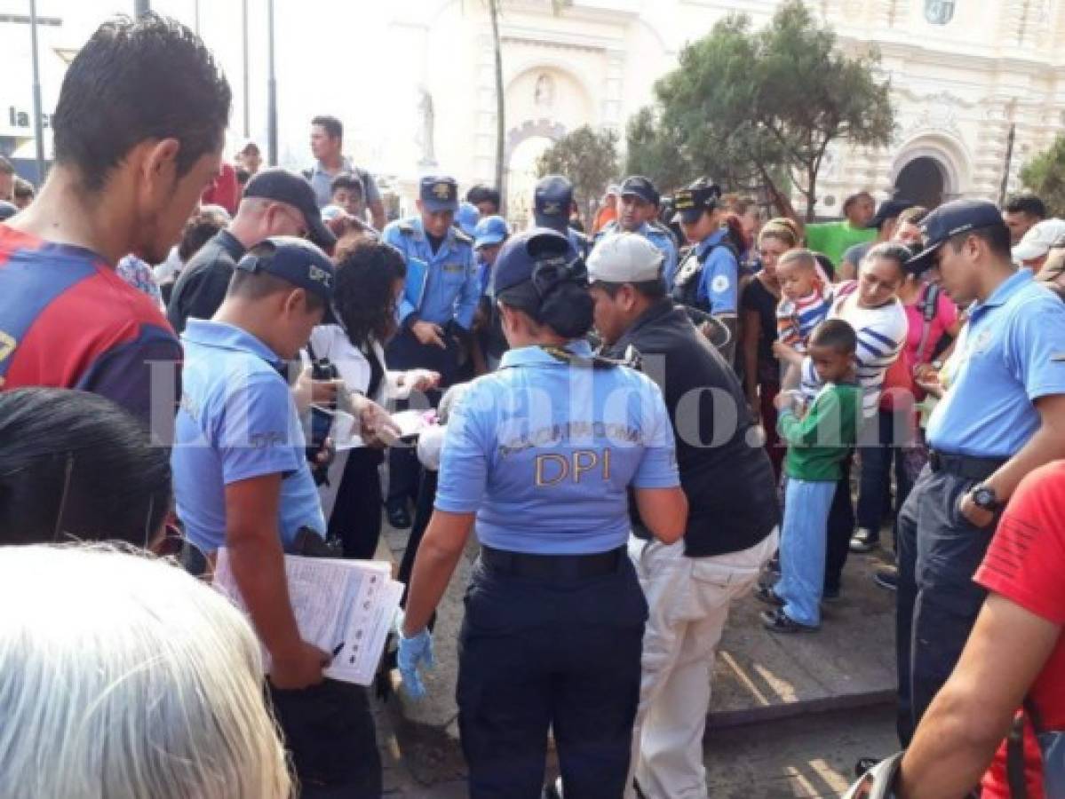 Hallan feto de cinco meses de gestación en Parque Central de la capital