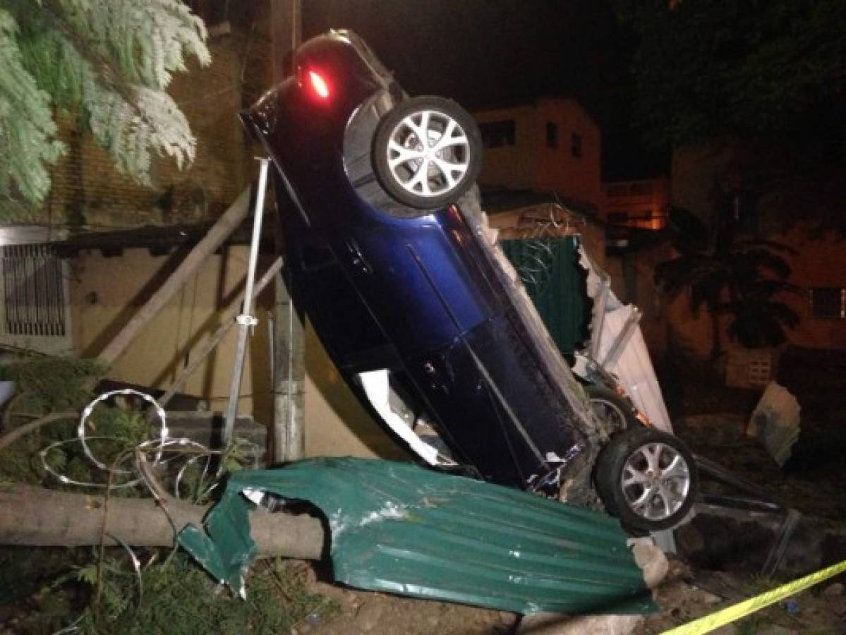 Aparatoso accidente de turismo deja un muerto en el anillo