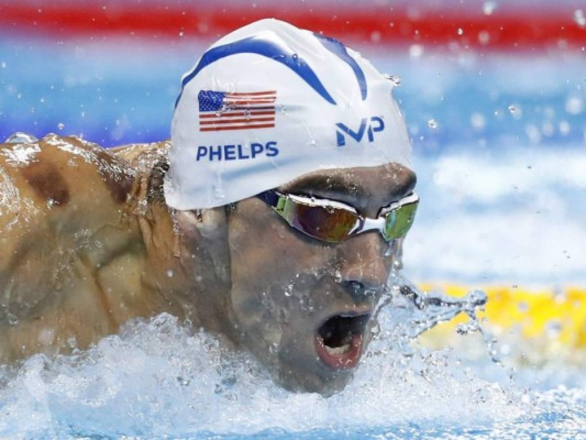 Phelps entre manchas en el cuerpo, medallas y su familia