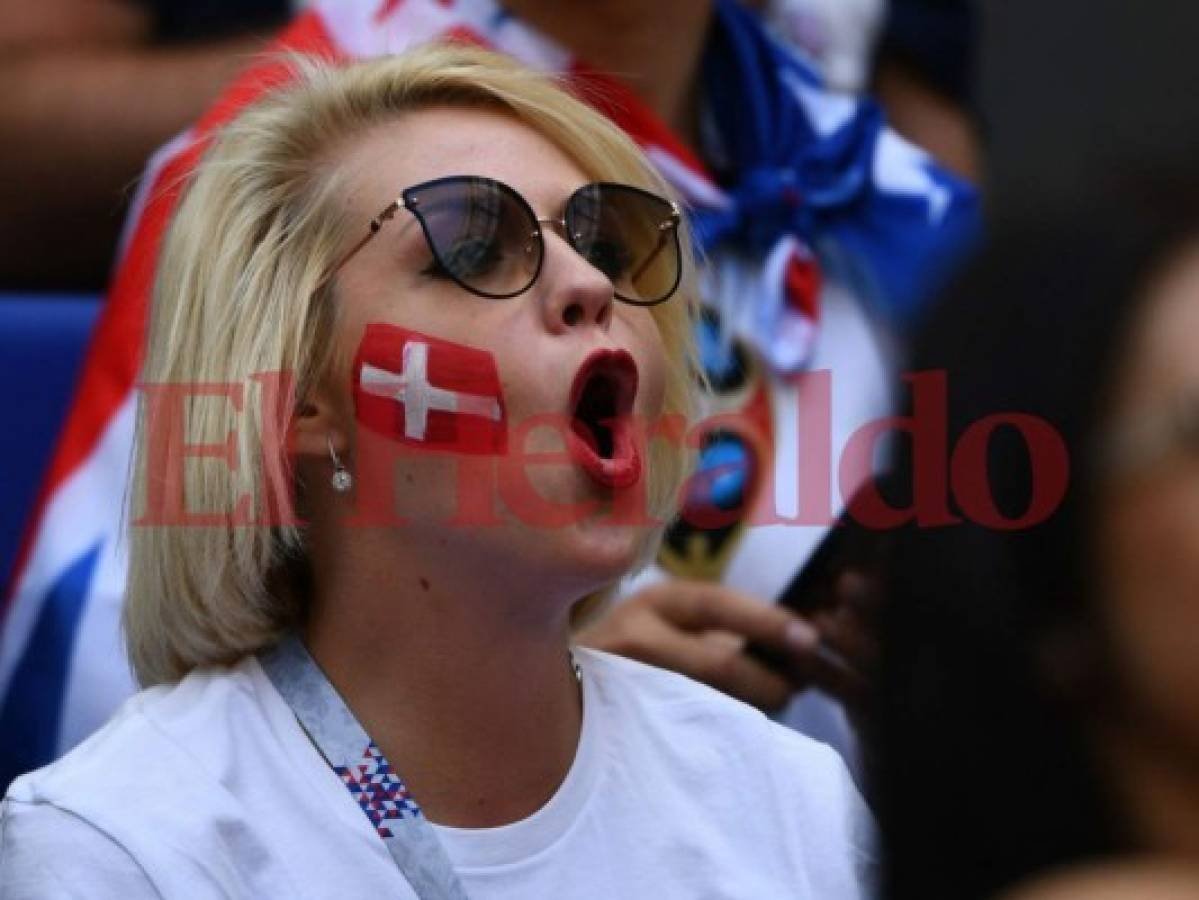 Ambientazo el que viven los aficionados en el partido de Dinamarca vs. Australia