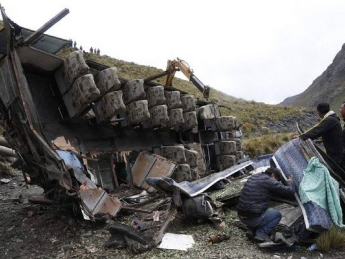 Accidente de autobús en Bolivia deja 15 muertos