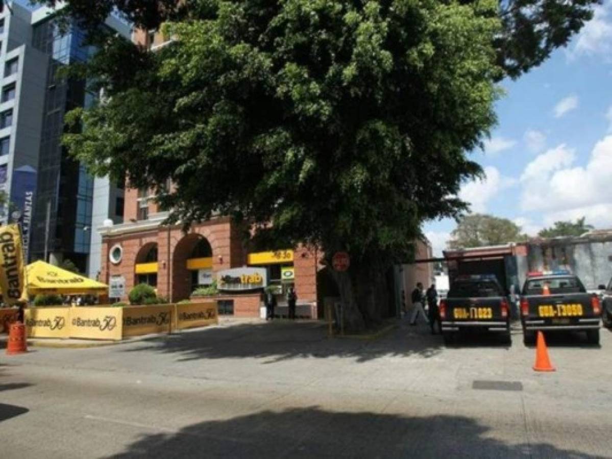 Guatemala: Fiscalía allana banco por caso lavado de dinero