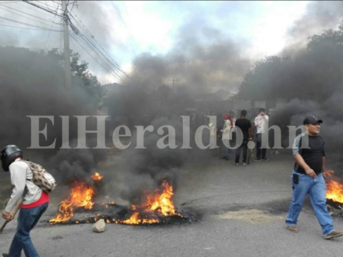 Honduras: Pobladores de Lomas del Diamente se toman carretera al sur