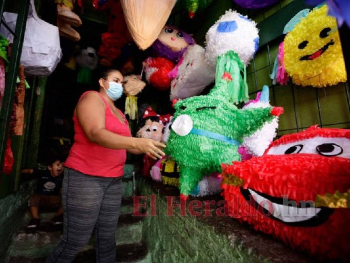 Los artesanos de la diversión se resisten a dejar de vender piñatas