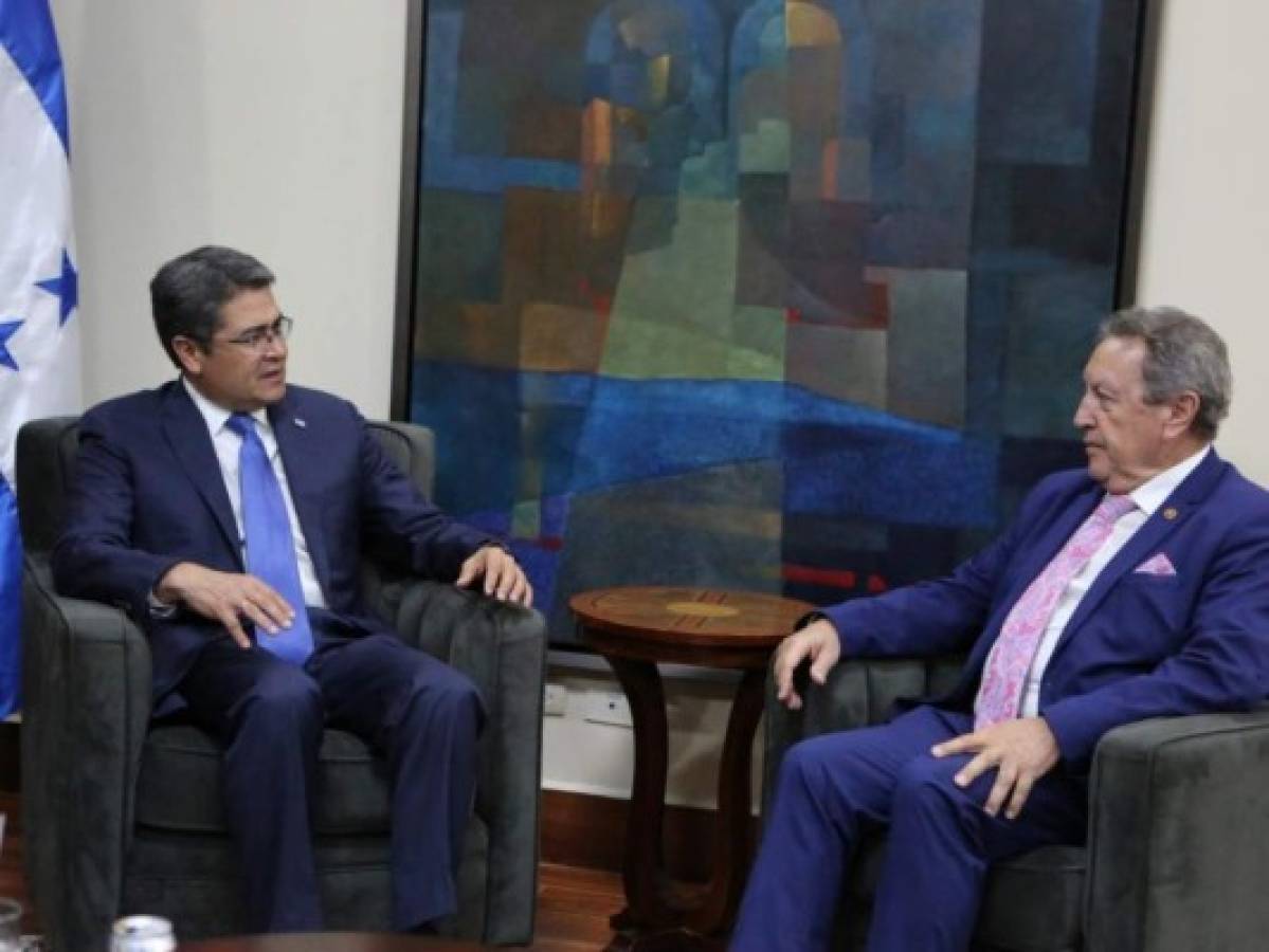 Presidente Hernández se reúne con Vinicio Cerezo y hablan de integración de Centroamérica