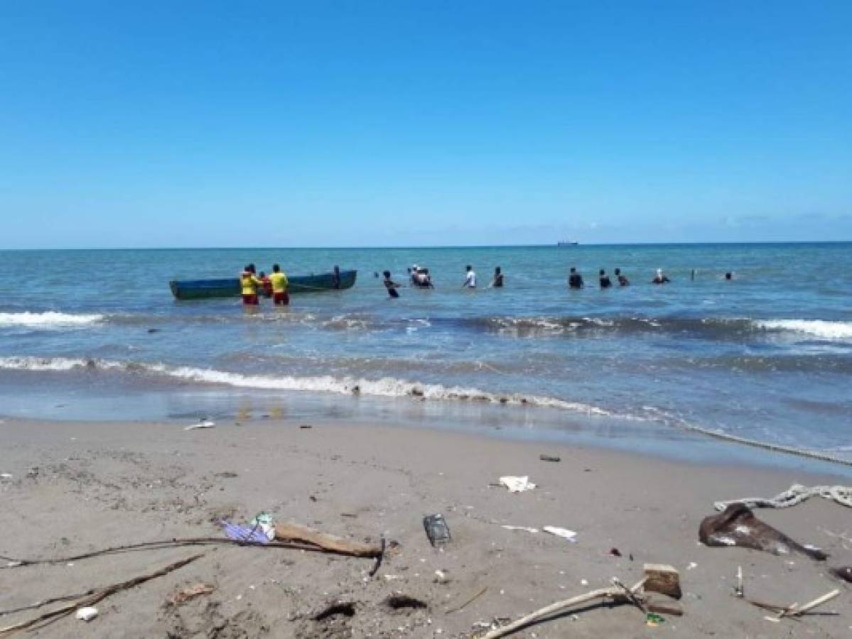 Las autoridades han hecho énfasis -sobre todo en esta época lluviosa- de no acercarse al mar, por riesgos ante el alto oleaje.