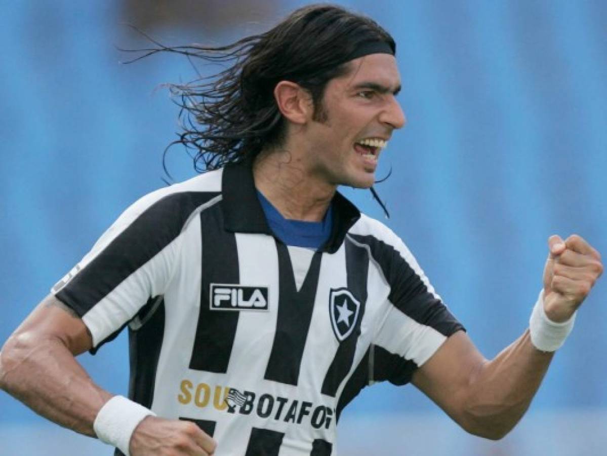 El Loco Abreu, a un paso de jugar en El Salvador