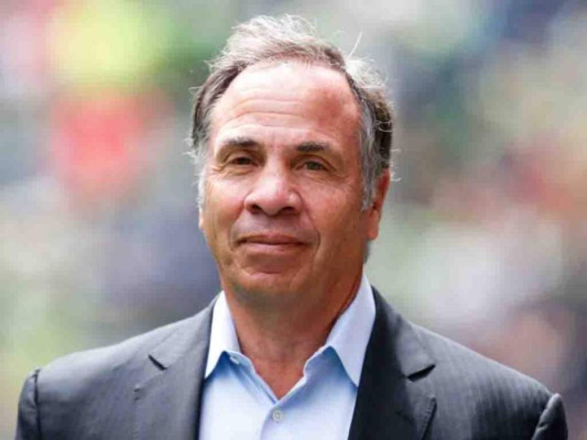 Bruce Arena califica de 'triste' el decreto antiinmigrantes de Donald Trump