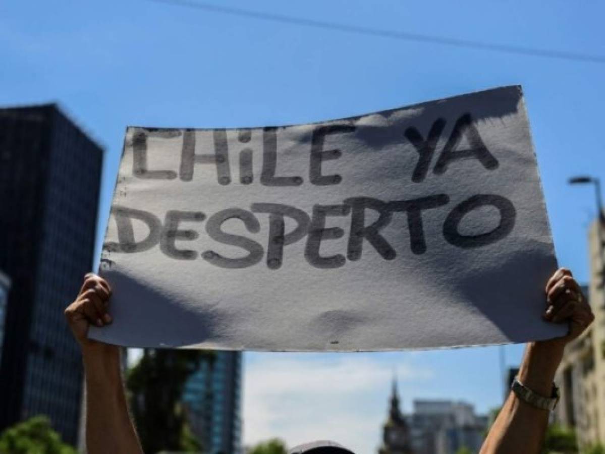 Manifestaciones siguen en Chile, y otros buscan volver a la normalidad