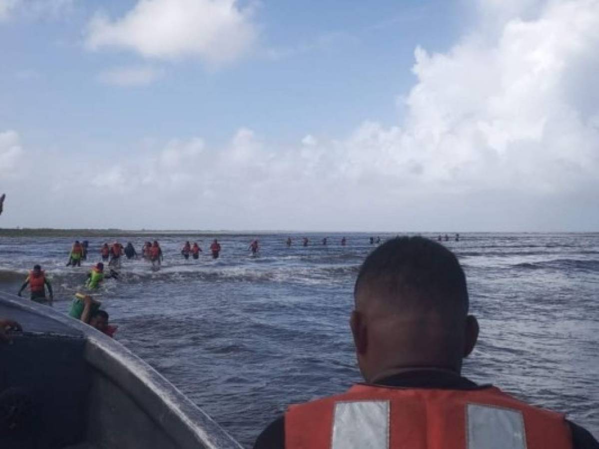 Rescatan a 30 náufragos en Barra de Caratasca, Gracias a Dios