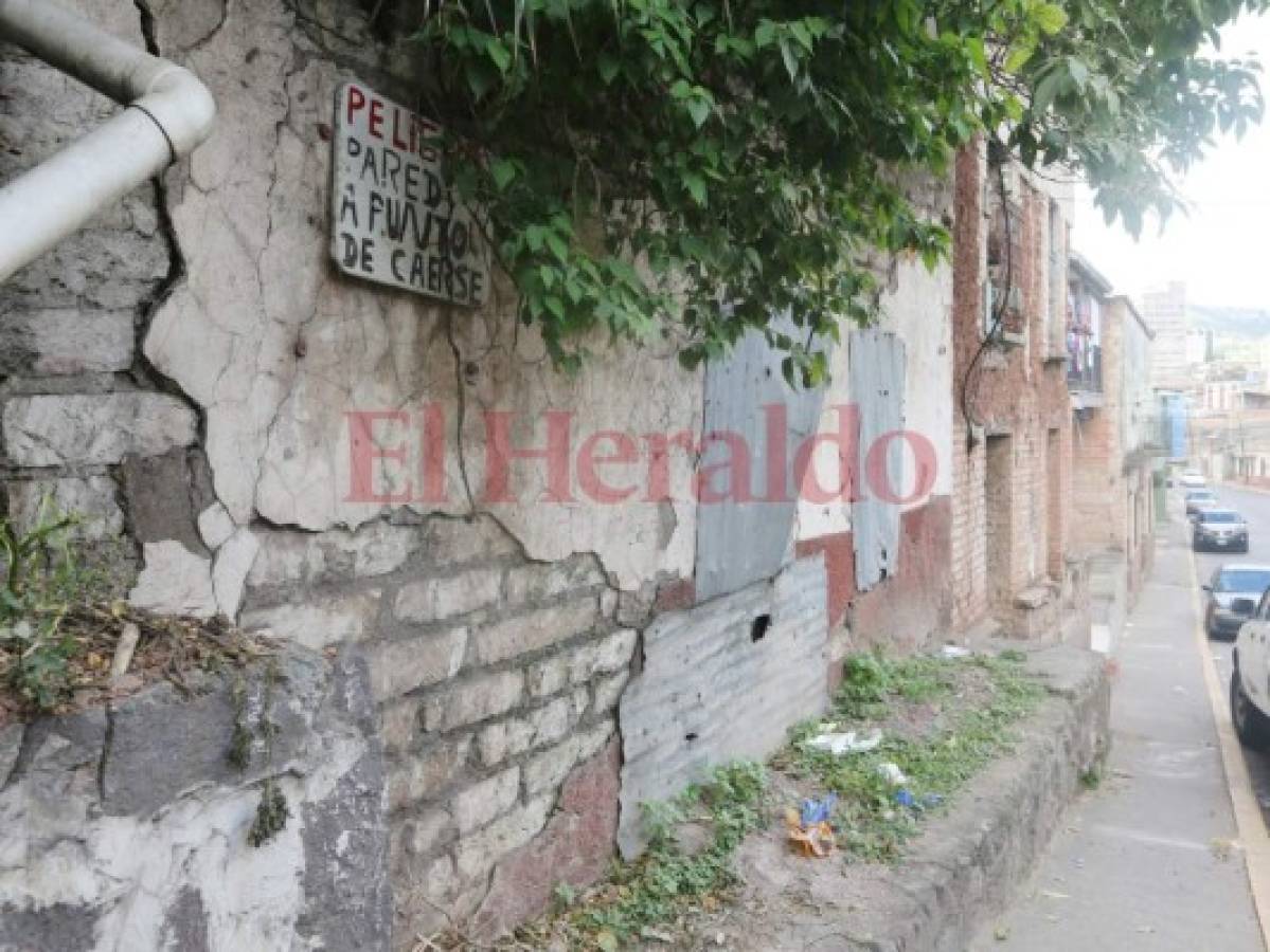 Pared a punto de derrumbarse en el barrio Morazán de la capital de Honduras