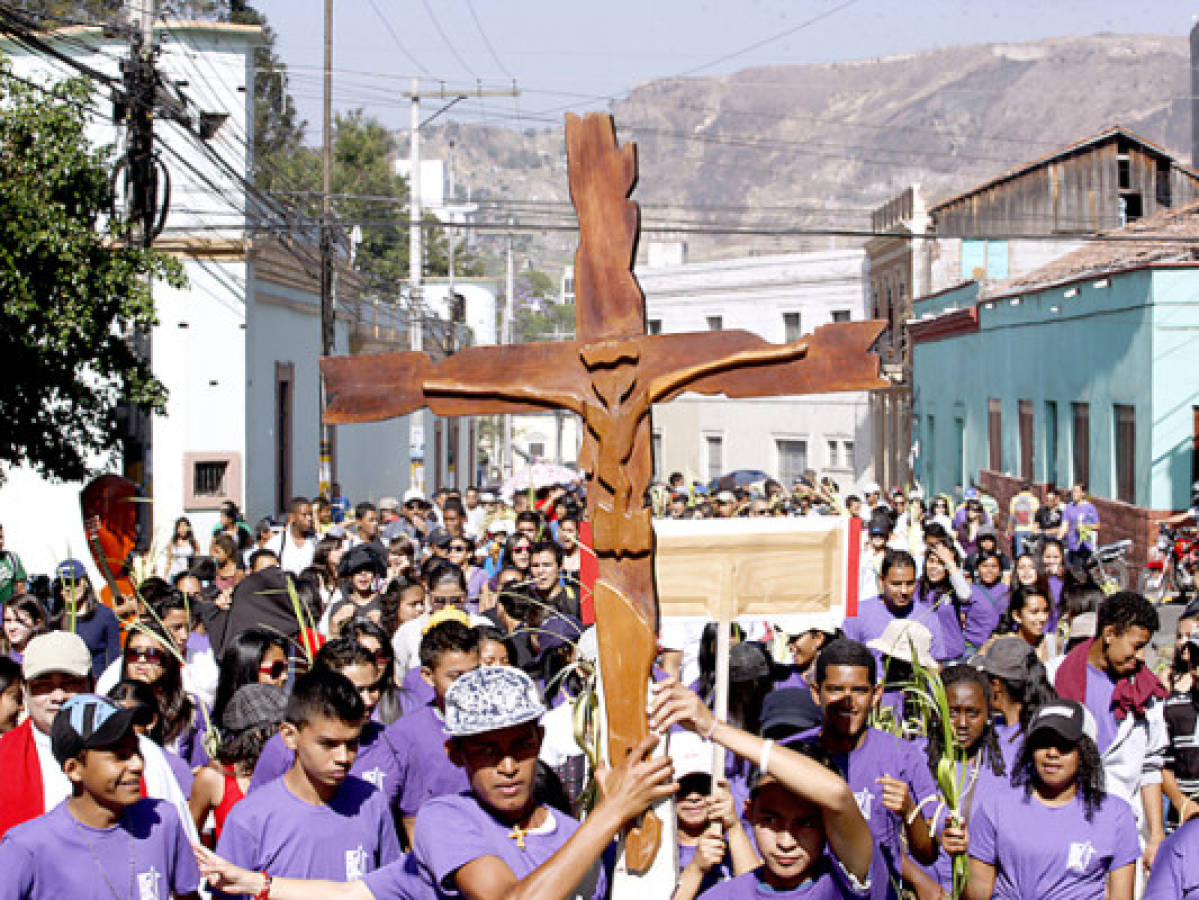 Jóvenes emisarios piden la paz de Cristo