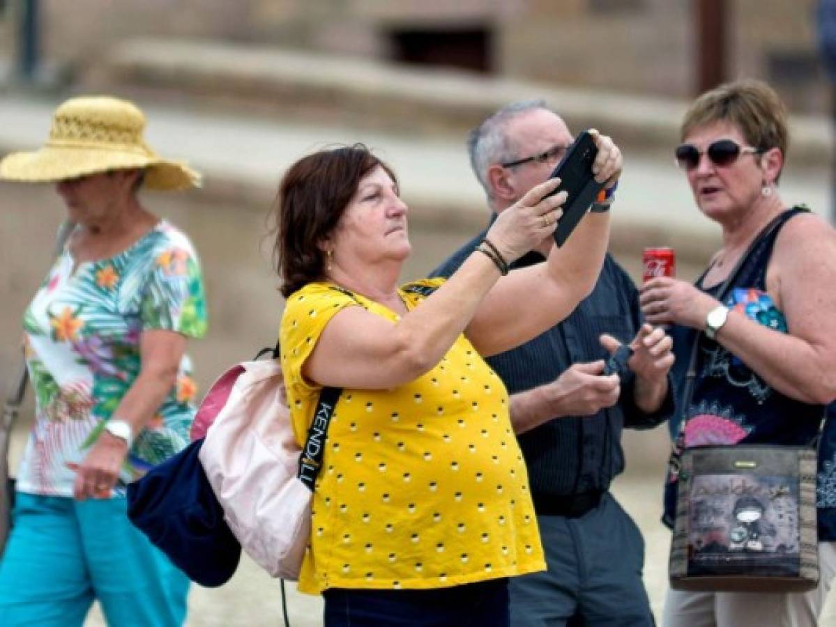 EEUU pide a personas mayores comprar víveres y prepararse para permanecer en casa