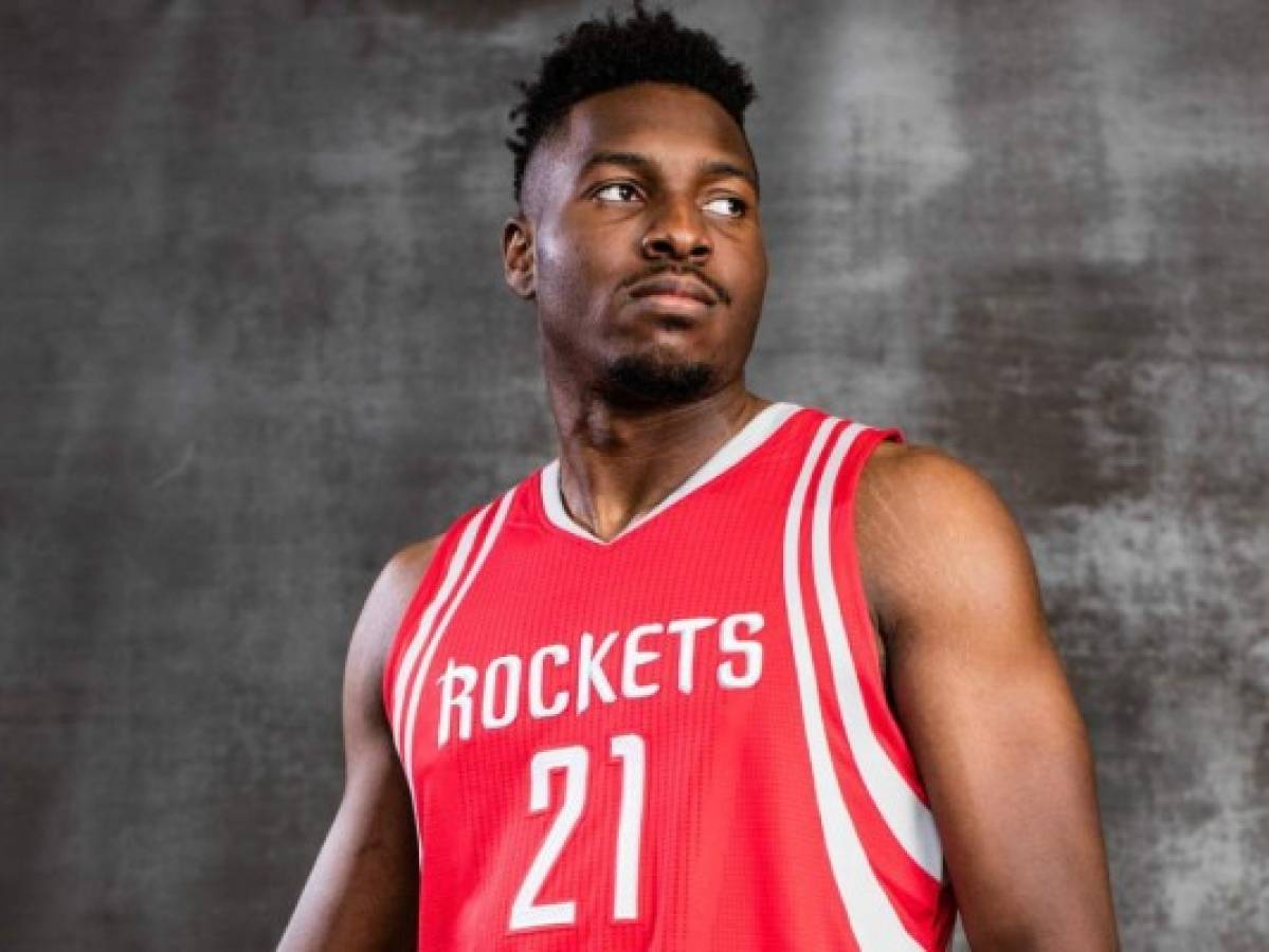 La divertida y peculiar forma de lanzar los tiros de Chinanu Onuaku, ala-pívot de los Rockets