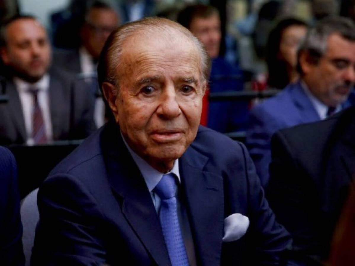 Hospitalizan a expresidente Menem por neumonía en Argentina