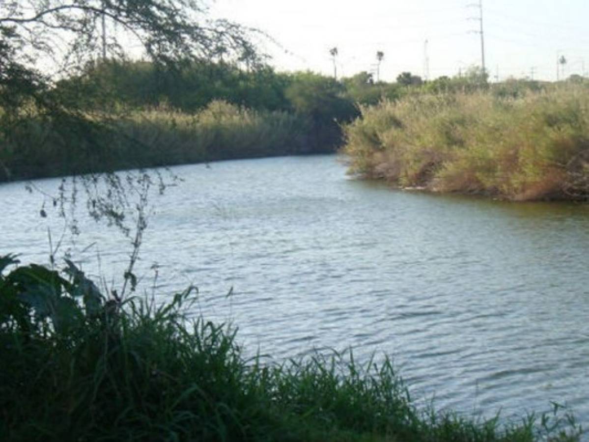 Rescatan a cinco hondureñas en el Río Bravo; intentaban cruzar la frontera hacia Estados Unidos