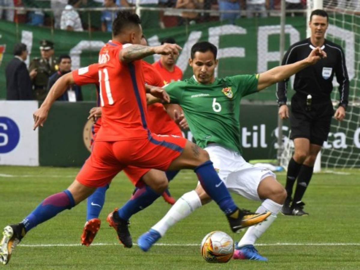 Bolivia complica a Chile al vencerlo 1-0 en La Paz