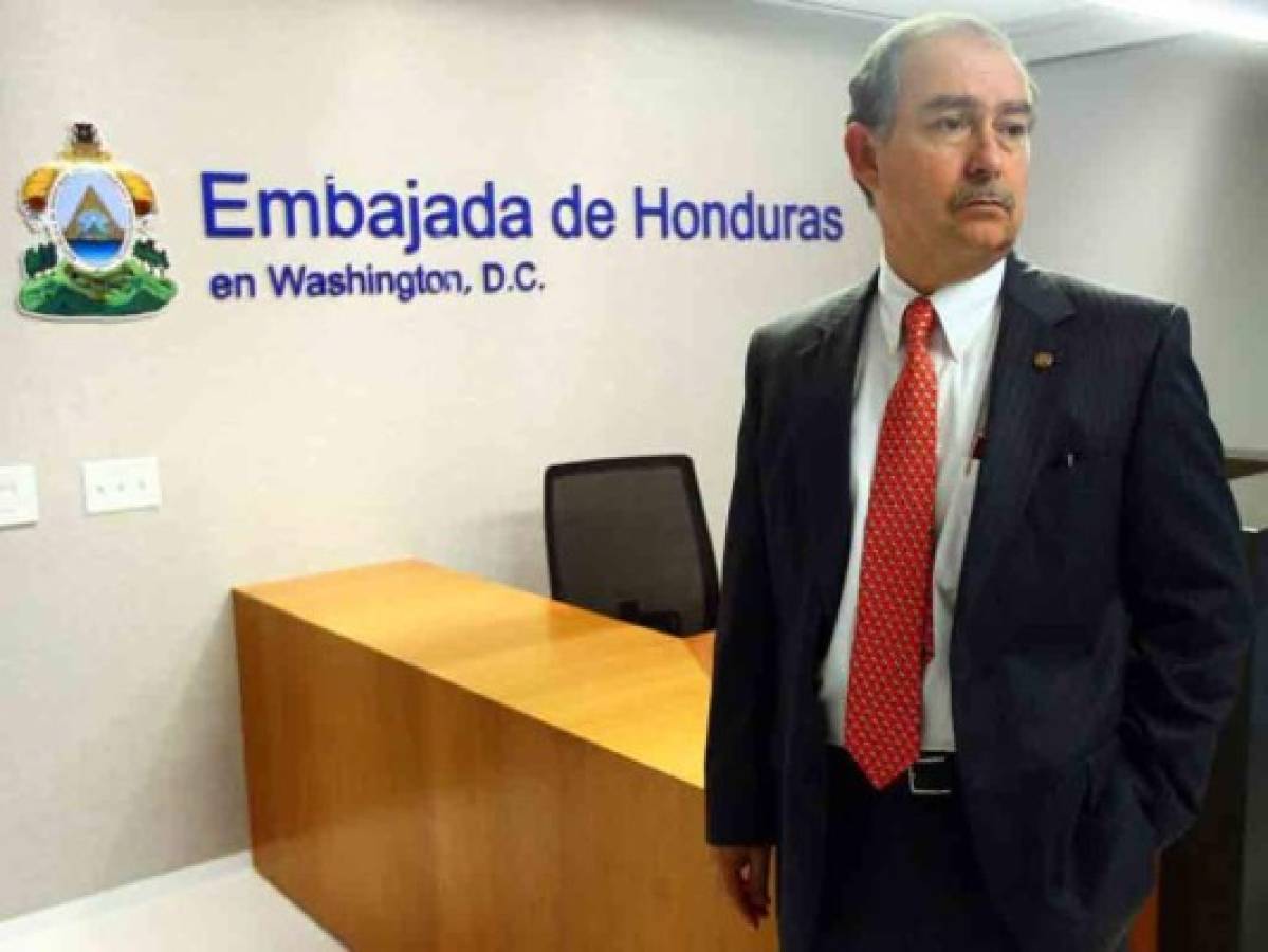 Gobierno confirma destitución de embajador en Washington