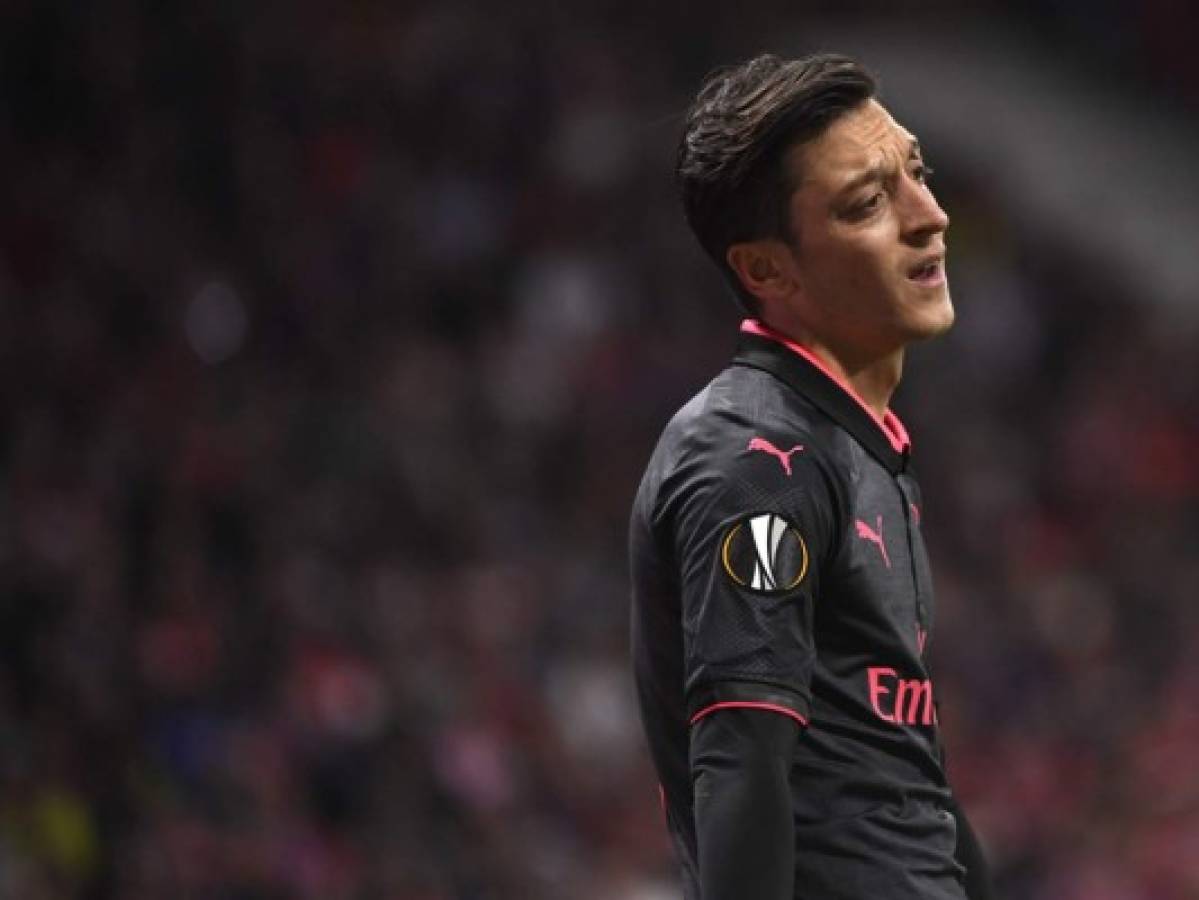 Mesut Ozil no jugará lo que resta de temporada pero espera llegar al Mundial de Rusia 2018