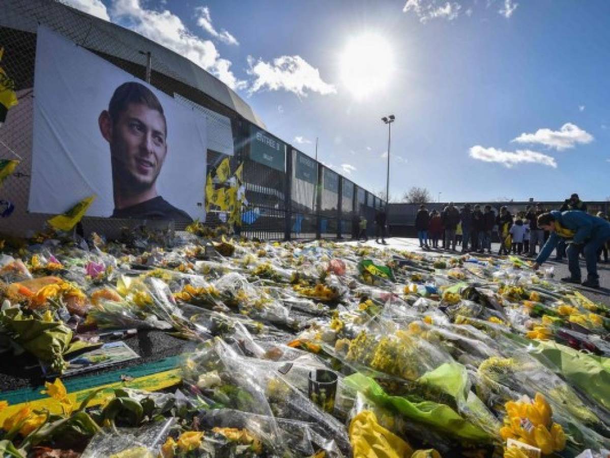 Aficionados del Nantes rindieron un último homenaje a Emiliano Sala   