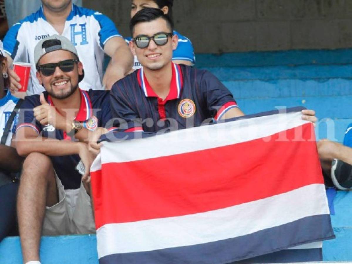 Los ticos ya están animando a su Tricolor en el Morazán