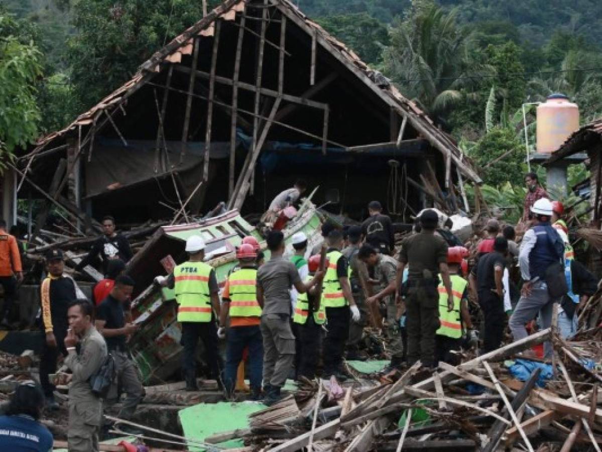 Vídeo muestra el momento en el que integrantes de 'Seventeen' son arrastrados por ola de tsunami en Indonesia