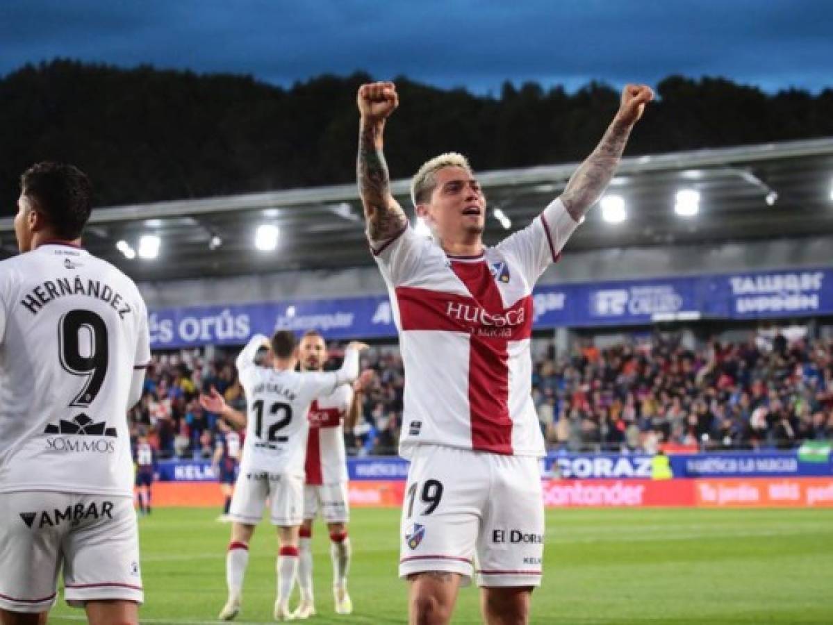 El Huesca gana 2-0 al Eibar y se permite soñar con la permanencia