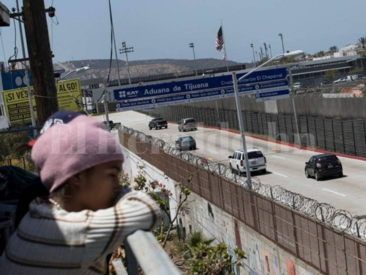 Hondureños tocan la puerta de Estados Unidos tras un mes de recorrer México