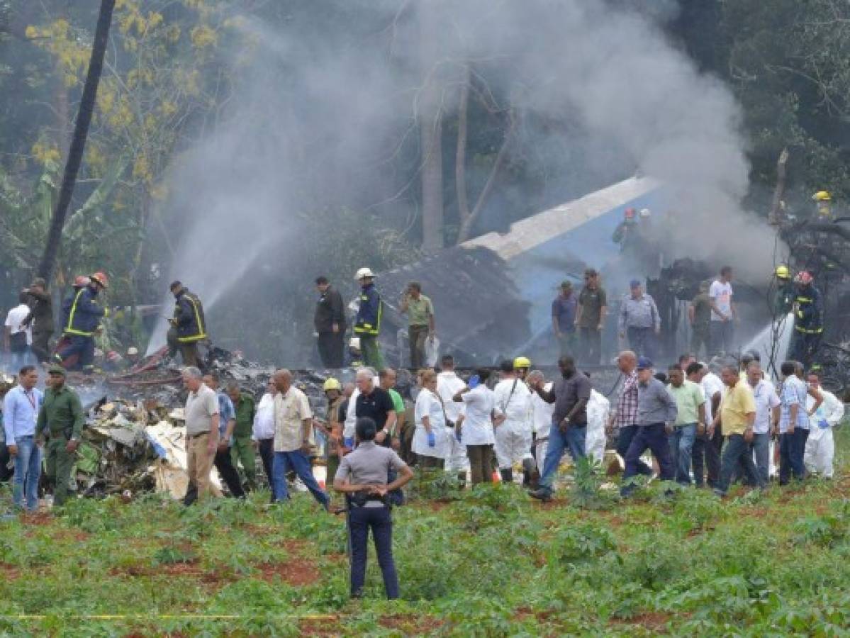 Cinco tripulantes de avión accidentado en Cuba eran mexicanos