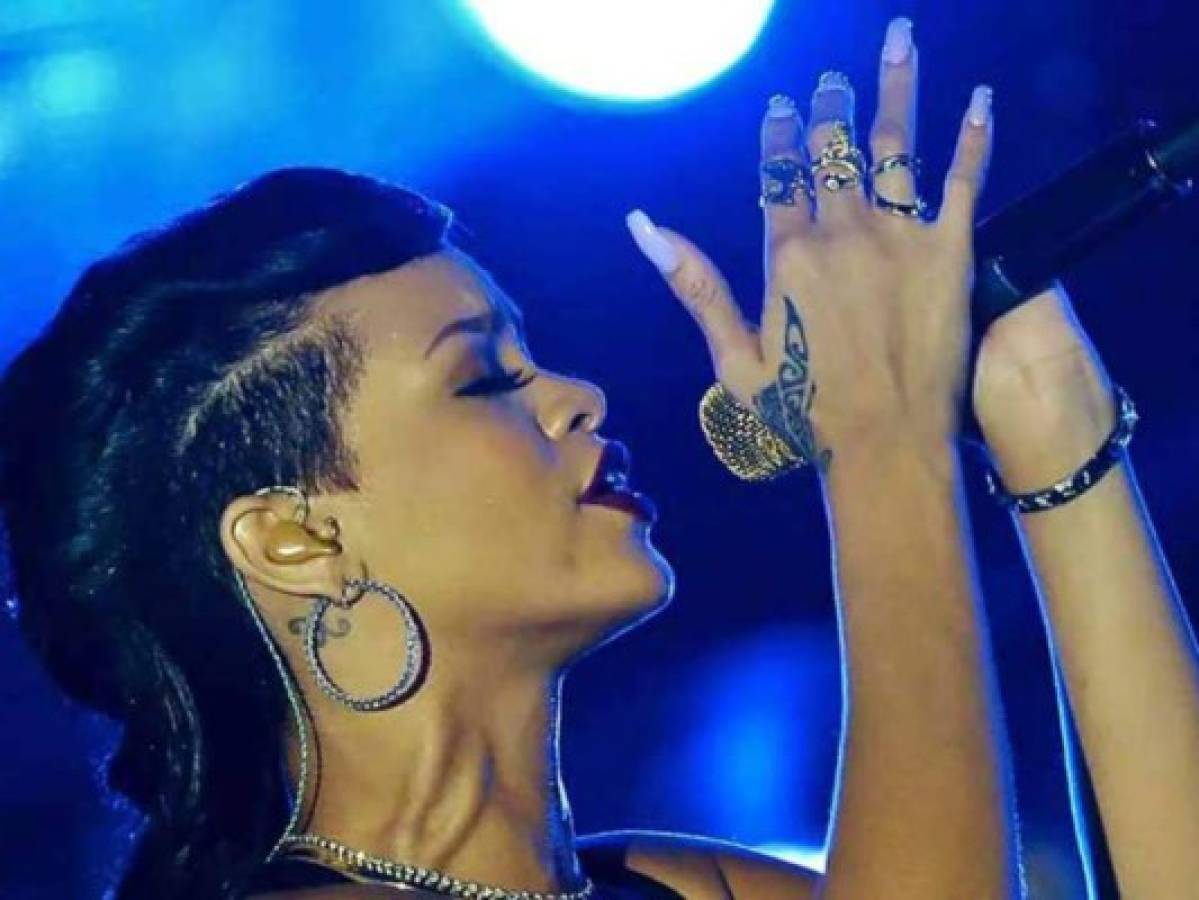 Rihanna suspende su nueva gira