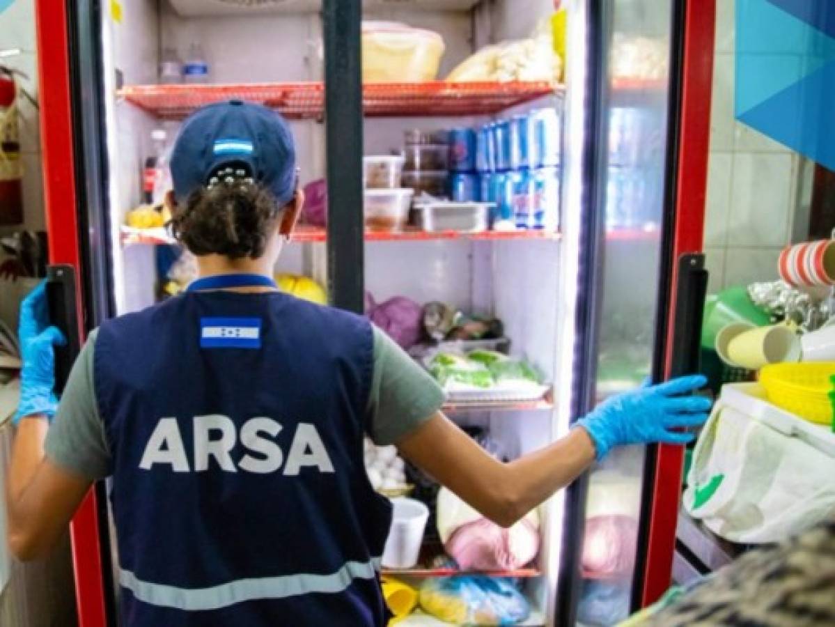 Arsa decomisa más de 3,000 libras de producto vencido en Honduras