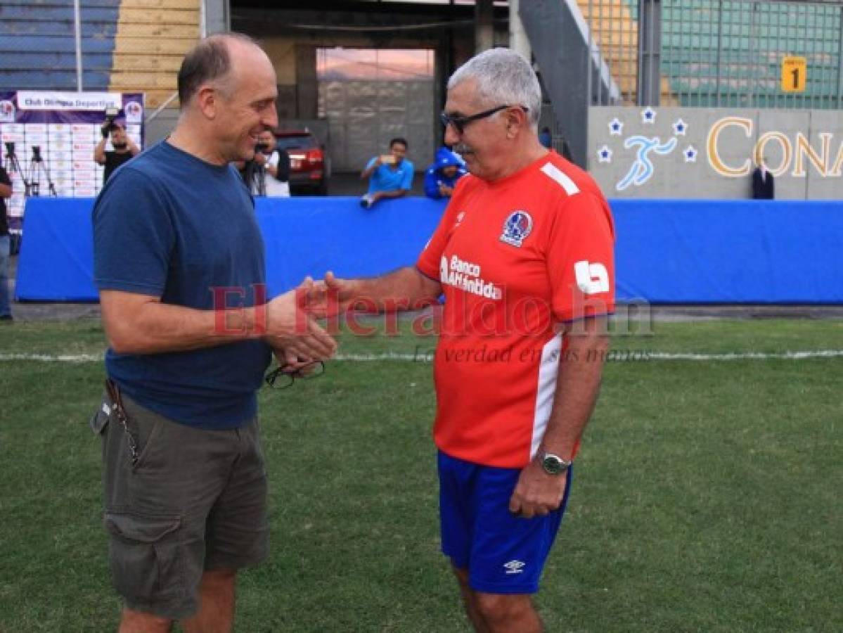 Fabián Coito visita entrenamiento del Olimpia