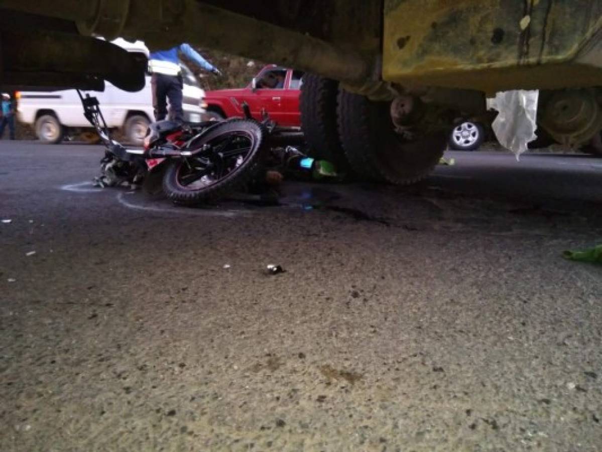 Motociclista muere arrollado por un camión de basura a la altura de la colonia Cerro Grande