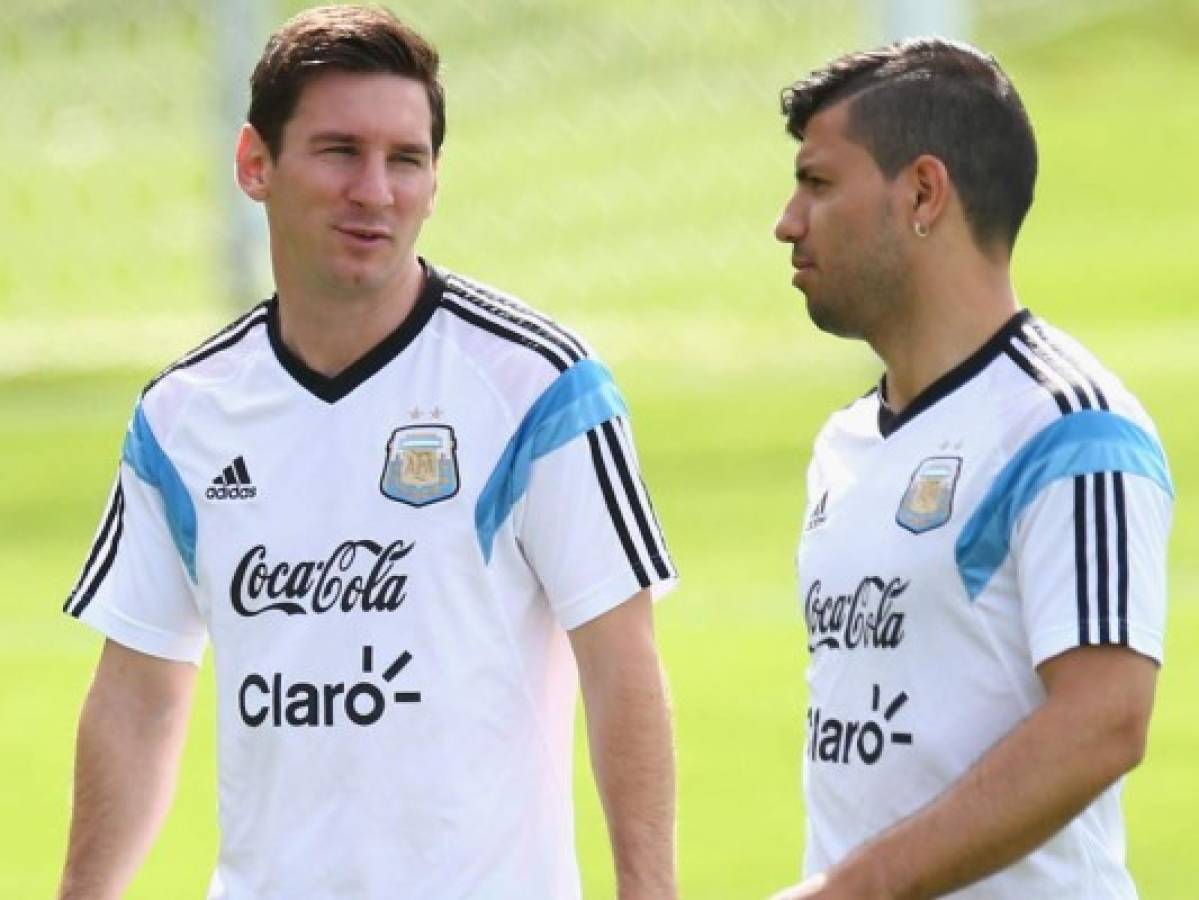 Argentina se mueve al ritmo de Messi y Kun