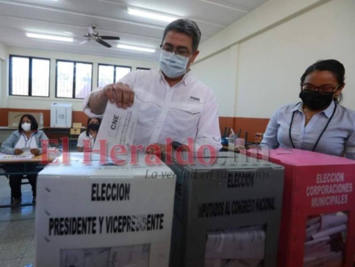 Hasta Gracias, Lempira, se trasladó Juan Orlando Hernández para votar (FOTOS)