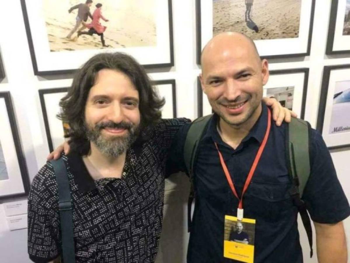 Con el poeta hispano-argentino Andrés Neuman en una foto de 2017. Foto: Cortesía